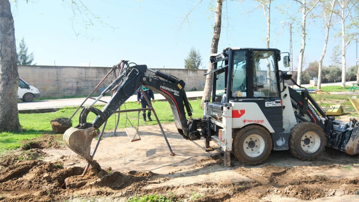 Ceyhan&rsquo;daki parklar  sil baştan yenileniyor