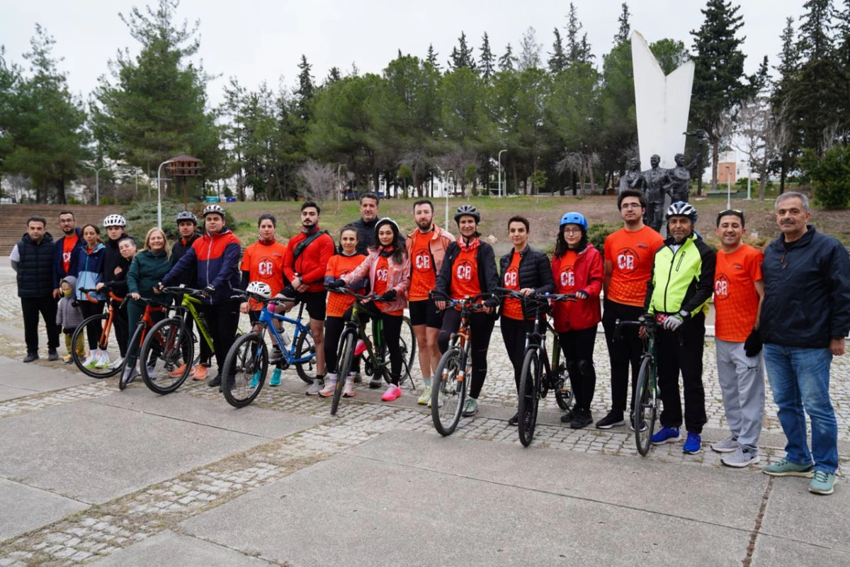 &Ccedil;ukurova &Uuml;niversitesinden 6 Şubat Deprem Şehitleri Anısına 48 Kilometrelik Anma Koşusu