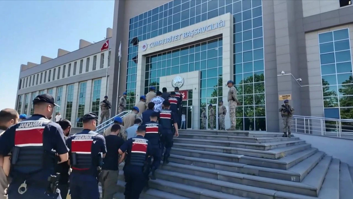 DEAŞ&rsquo;a operasyon: 70 g&ouml;zaltı