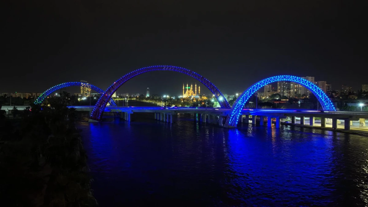 Kalın Bağırsak Kanser Farkındalığına Mavi Işık