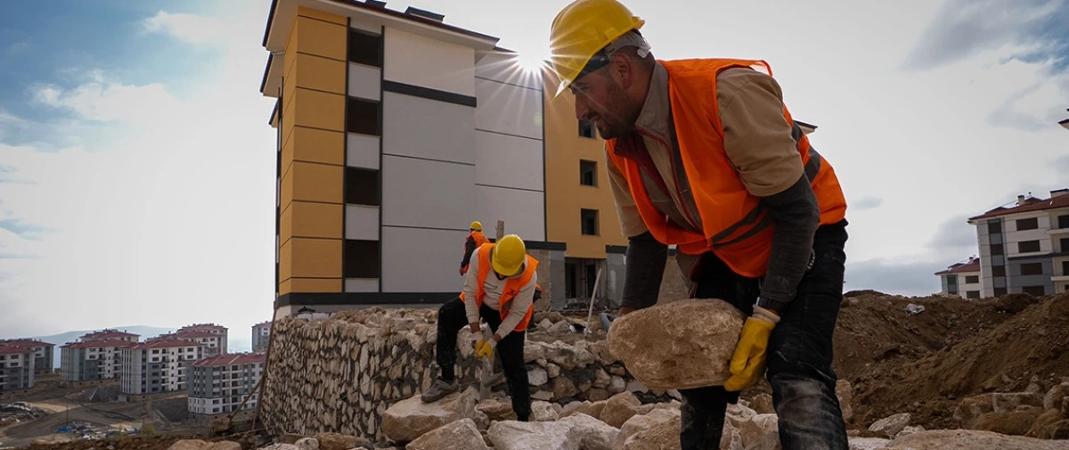 &ldquo;Kimi projeyi &ccedil;izdi kimi temeli kazdı&rdquo;