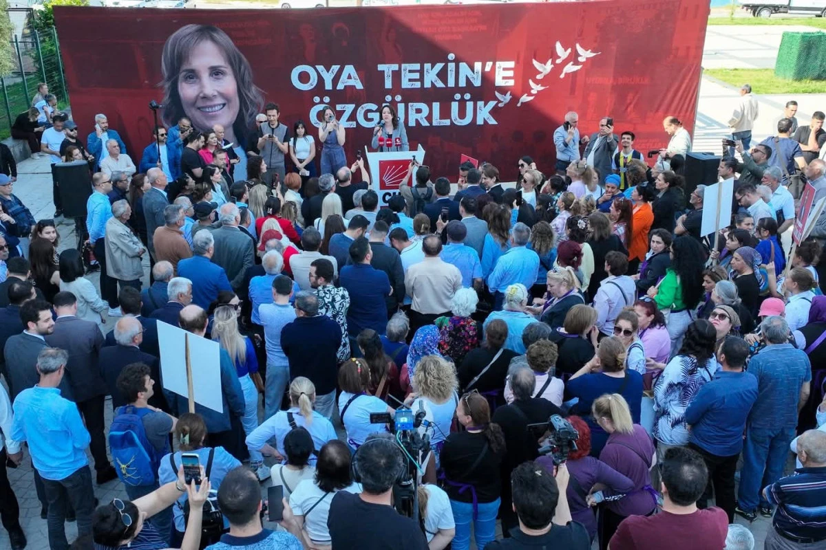 Oya Tekin&rsquo;e &lsquo;&ouml;zg&uuml;rl&uuml;k&rsquo; mitingi
