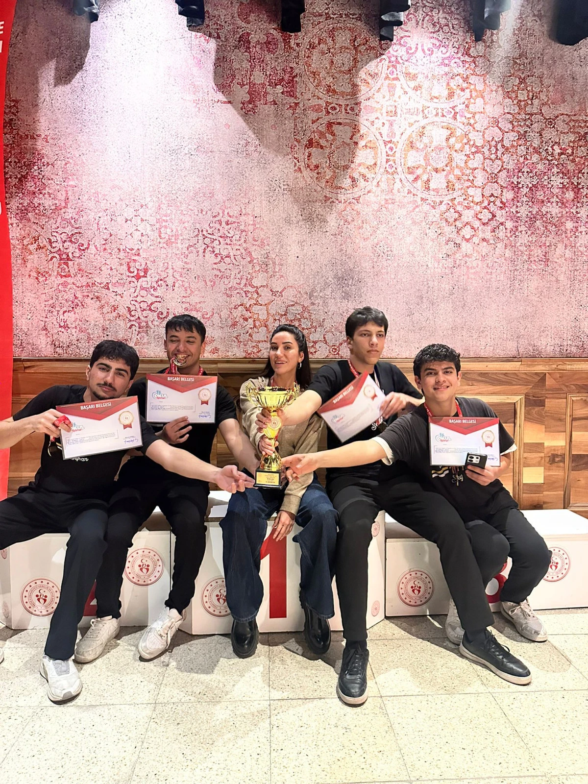 Seyhan İstiklal Anadolu Lisesi Bowlingde Adana Şampiyonu