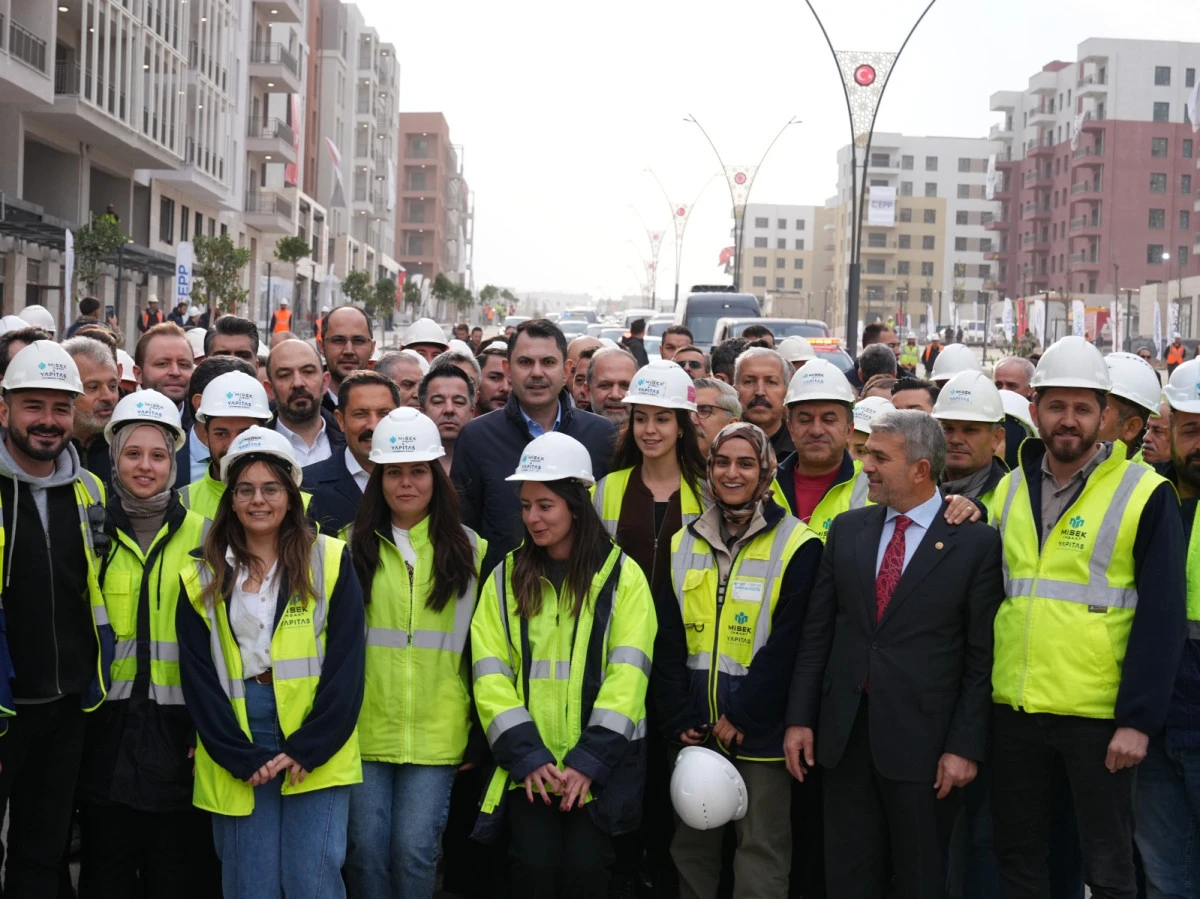 “Türkiye deprem bölgesinde  tek kelimeyle destan yazmıştır”
