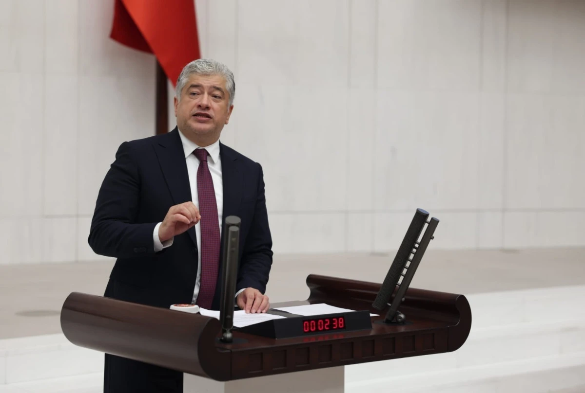 &ldquo;Yerel basın can &ccedil;ekişiyor&rdquo;